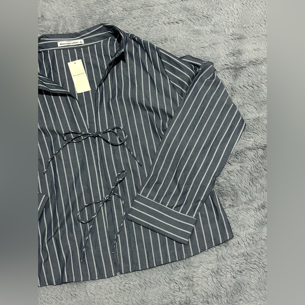 NWT Abercrombie & Fitch Poplin Tie Front Shirt Blouse - L - Picture 4 of 11